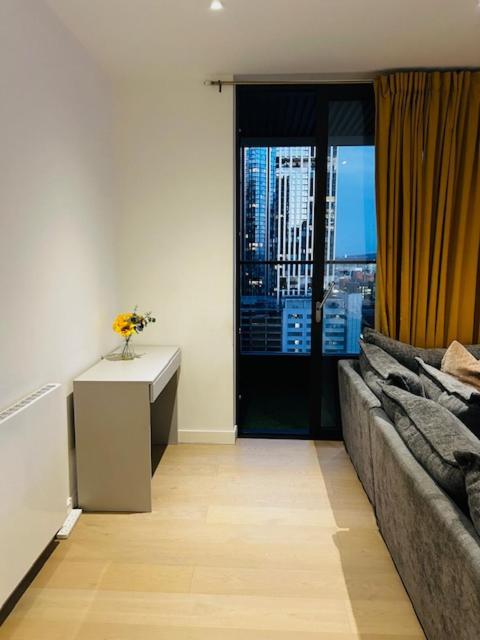 Apartament Luxury High Rise 2-Bed With Lovely View In Canary Wharf Londyn Zewnętrze zdjęcie